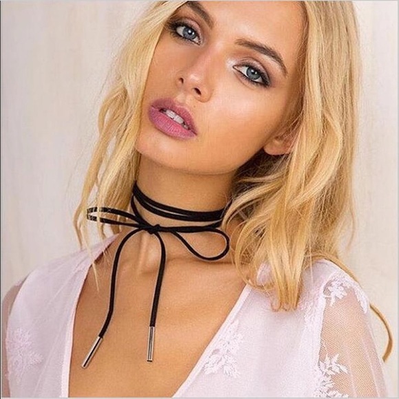 🎀2/20🎀 Trendy Cute Black Tie Up Lace Gold Tip Choker - Picture 1 of 5